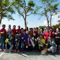 宗教所的老師們帶領著目前在學的學生及畢業校友，一同參加佛大15週年校慶，開心進場慶祝佛光大學生日快樂！